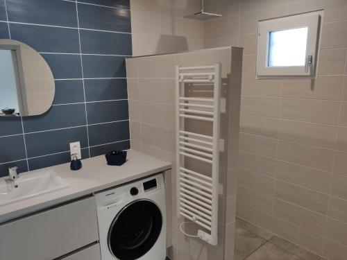 Kúpeľňa v ubytovaní Villa Albera Laroque Gites Location Vacances