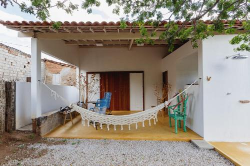 a hammock on the porch of a house at Casa Sibite - Ilha do Ferro in Pão de Açúcar