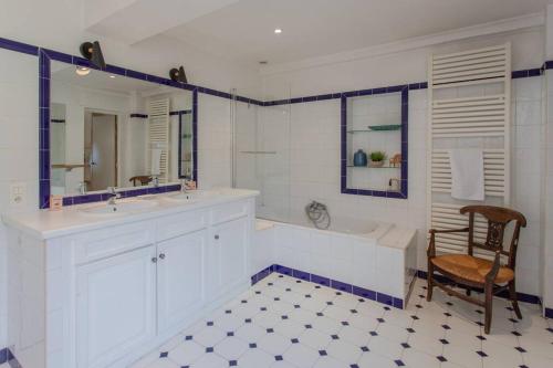 L26 Villa Bonnard 10PAX Pool, Garden, parking, AC