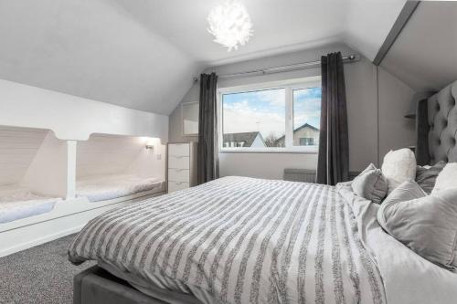 a bedroom with a large bed and a window at City home with parking and garden- pet friendly in Chester