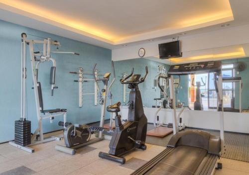 Fitness centrum a/nebo fitness zařízení v ubytování IATE PLAZA HOTEL Calçadão Frente Mar 603