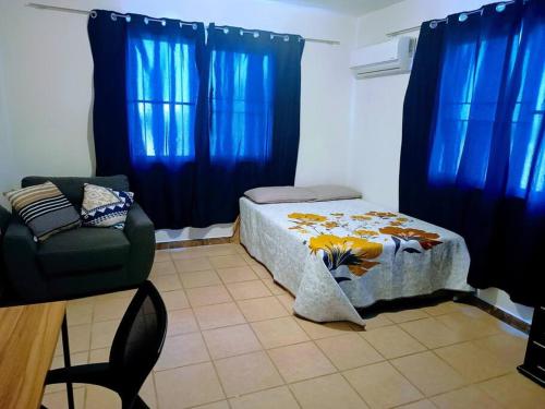 Giường trong phòng chung tại Depa cómodo ideal en viajes al centro de Tampico
