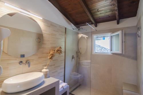 Villa Theodora View Apartments Afroditi tesisinde bir banyo