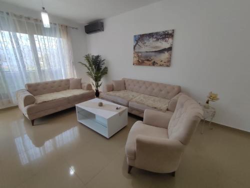 Zona d'estar a Apartment Dobrota View