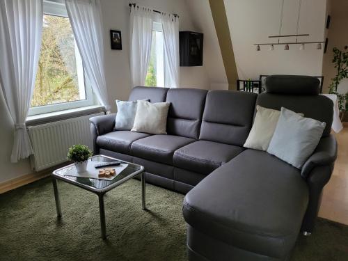 a living room with a couch and a table at Ferienwohnung Reiners in Schneverdingen