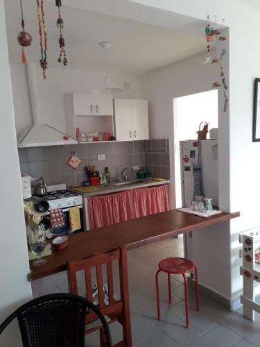 Su casa en Saltaにあるキッチンまたは簡易キッチン