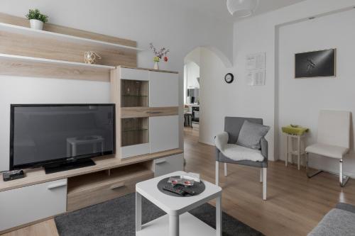 Lisinski apartment with private parking
