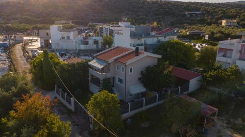 Dana's Luxury Maisonette