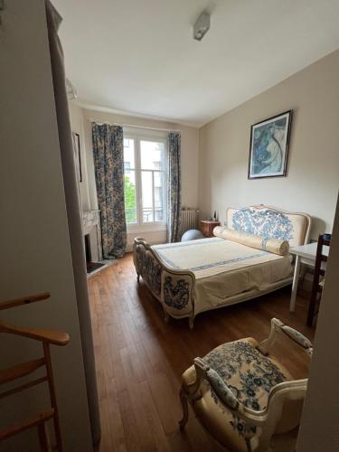 HYPER CENTRE ,jolie chambre climatisée avec PARKING SECURISE gratuit