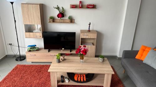 TV a/nebo společenská místnost v ubytování Patras Romeο House