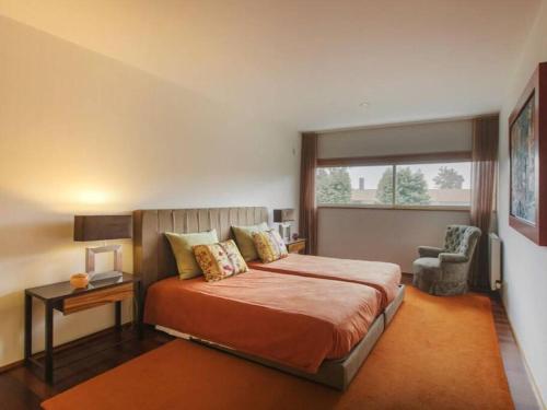 Säng eller sängar i ett rum på Quinta da Barca House - Nada melhor que juntar Luxo a Lazer com mar e rio!