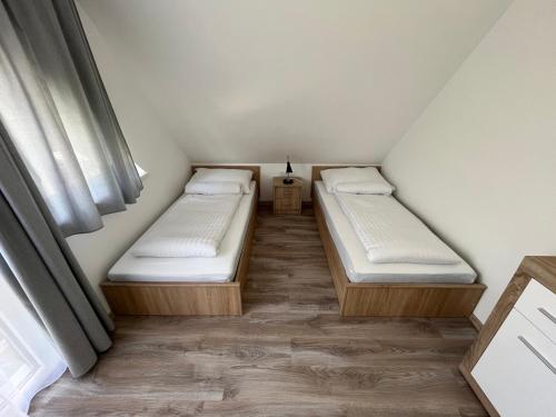 Ένα ή περισσότερα κρεβάτια σε δωμάτιο στο SunSet Beach Apartman