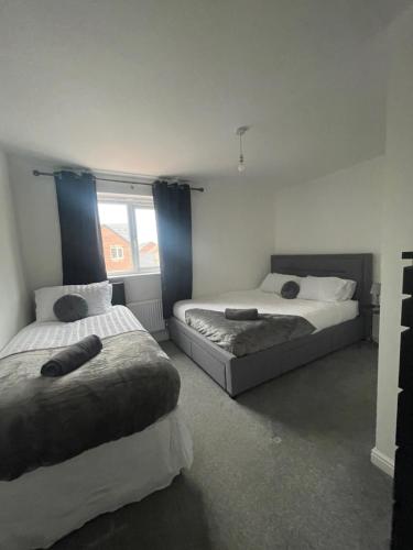 A bed or beds in a room at Baker House - Furnished Lets