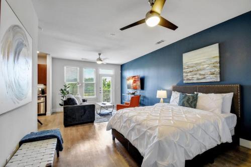 a bedroom with a bed and a ceiling fan at Bright Stylish Studio Near Downtown in San Antonio