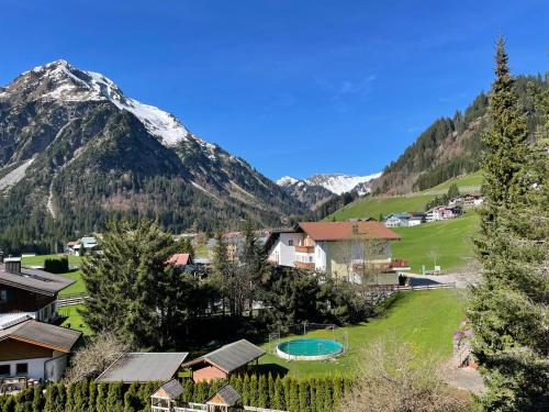 a resort with a mountain in the background at Appartement 412 Kunners Oostenrijk in Mittelberg