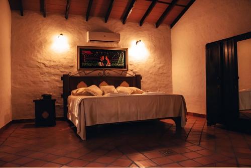 a bedroom with a bed in a room at KAROBÉ Posada Boutique in San Bernardino