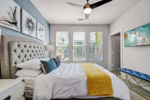 a bedroom with a large bed and a window at Upscale Apartment Riverwalk Alamo Pearl in San Antonio