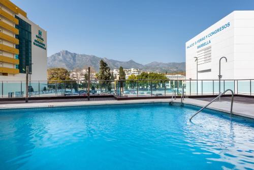 a swimming pool in the middle of a building at Apartamento Marbella Center III in Marbella