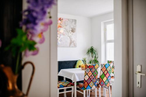 SunnyNest Apartment - 3BR Apt with Free Parking & Wi-Fi, Close to Lapad Bay Beach