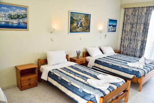 Un pat sau paturi într-o cameră la BELLA CASA KOLYMPIA