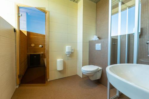 Un baño de Meri Seaside Hotel & SPA