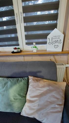 a window ledge with a pillow and a sign on it at Biały Żagiel - Dom do wynajęcia Pluski in Pluski