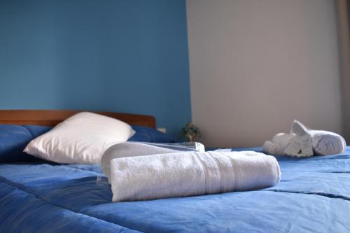 two beds with towels and pillows on them at Il Giardino di Vincenzina B&B in Lauria