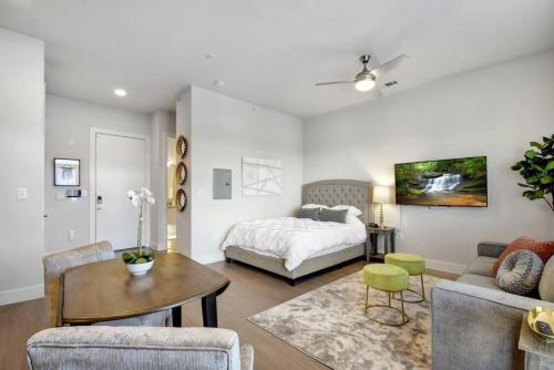 a bedroom with a bed and a living room at Elegant Modern Studio mins from Riverwalk in San Antonio