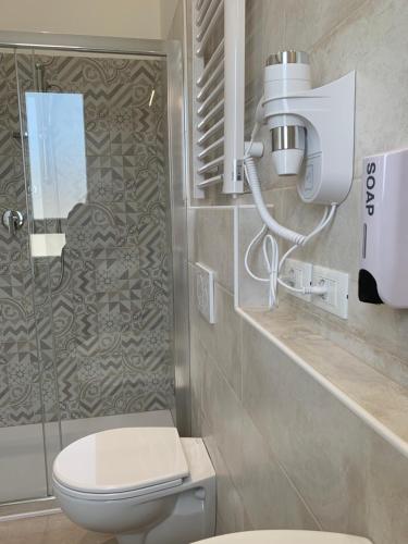 Ένα μπάνιο στο Hotel Laika