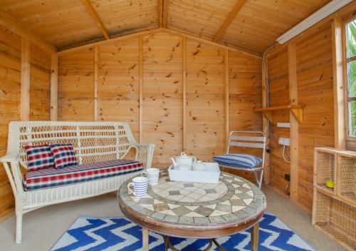 a room with a table and chairs in a cabin at Sandringham in Walcott