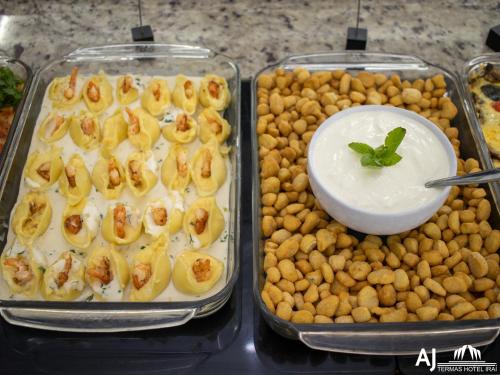 Makanan di atau berdekatan hotel