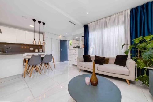 Fotografie z fotogalerie ubytování Alicante Luxury Villa Con Golf v destinaci Orihuela