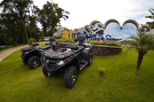 Taman di luar AJ TERMAS HOTEL IRAÍ