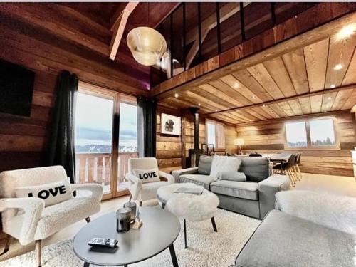 Istumisnurk majutusasutuses Chalet avec jacuzzi - 150 m des remontées