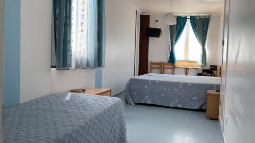 Postel nebo postele na pokoji v ubytování WEAA Hotel