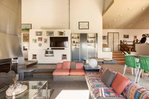 a living room with a couch and a table at Oasi di Mastarone - Il vino e le Rose in Momperone