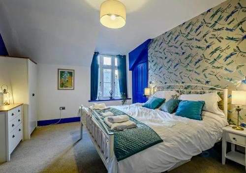 Un pat sau paturi într-o cameră la Warborough House East