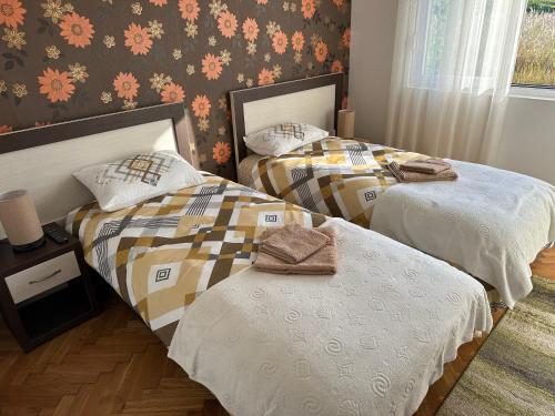 Postel nebo postele na pokoji v ubytování Porodični Apartman Igalo
