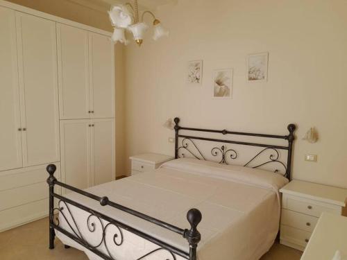 a bedroom with a bed with a black frame at La Casina di Guido in Chianni