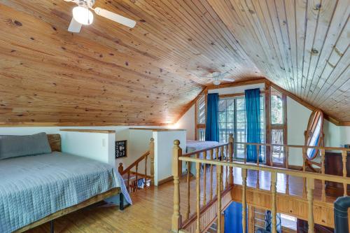 ein Schlafzimmer mit einem Bett und einer Holzdecke in der Unterkunft Vacation Rental Near Lake Patoka with Hot Tub! in Taswell