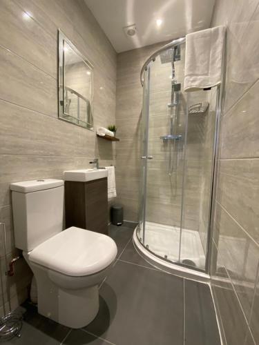 Modern 3 bedroom apartment close to the city centre photo 15