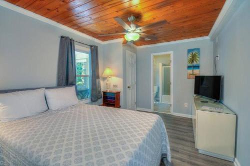 a bedroom with a bed and a ceiling fan at Beach Lovin/sleeps 10/2 blocks to beach/pets ok in Myrtle Beach