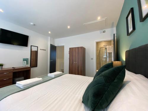 Modern 3 bedroom apartment close to the city centre photo 12