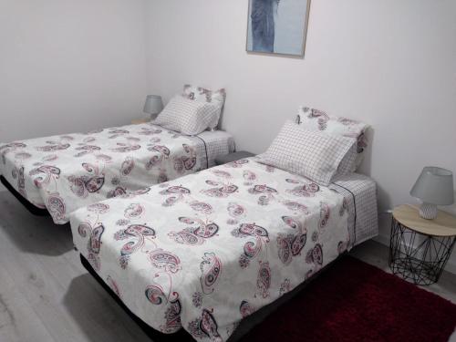 Apartamento da Antónia房間的床