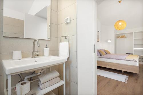 a bathroom with a sink and a bed in a room at Villa Nola in Mali Vareški
