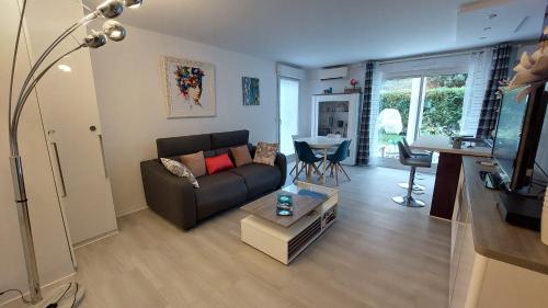 Charmant Appartement résidentiel avec Terrasse, Jardin Privatif et Piscine à Cannes