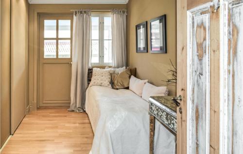 Кровать или кровати в номере Lovely Apartment In Gamle Fredrikstad