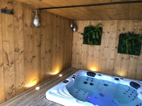 Fotografia z galérie ubytovania Maison 8 personnes 4 chambres parking privé pour 24h Mans v destinácii Coulaines
