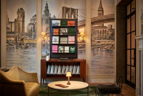 Ruang duduk di The Wall Street Hotel New York City