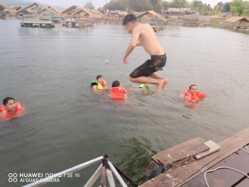 บ้านสวนริมน้ำวังใหญ่ ห้อง a2 วังสามหมอ อุดรธานีの宿泊客